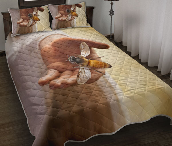 Bee Hand Jesus Quilt Bed Set - Love Quilt Bedding Set