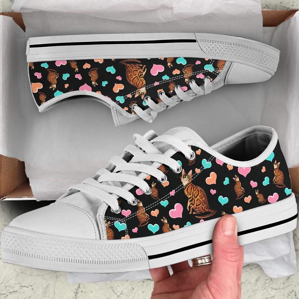 Bengal Cat Heart Low Top Shoes